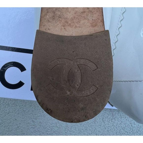 Authentic CHANEL Mocassin White Chain Link Leather CC Logo Loafers Size IT37 - Picture 14 of 14
